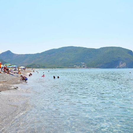 Apartments Siljak Petrovac Exteriör bild