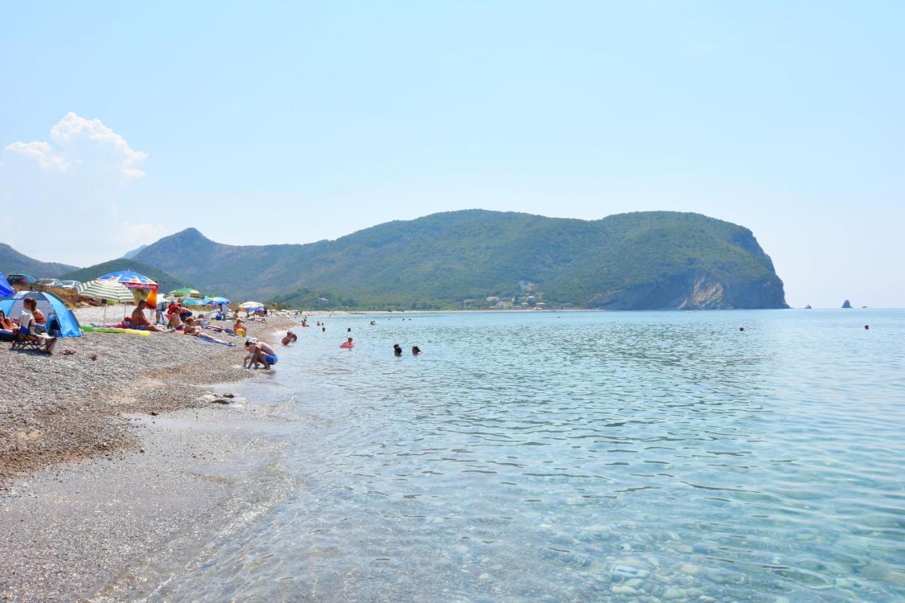 Apartments Siljak Petrovac Exteriör bild