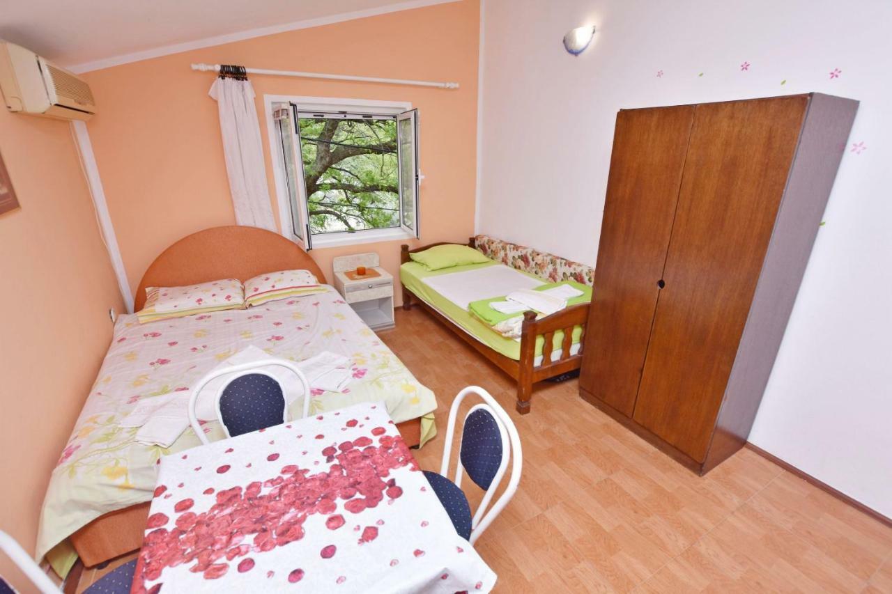 Apartments Siljak Petrovac Exteriör bild