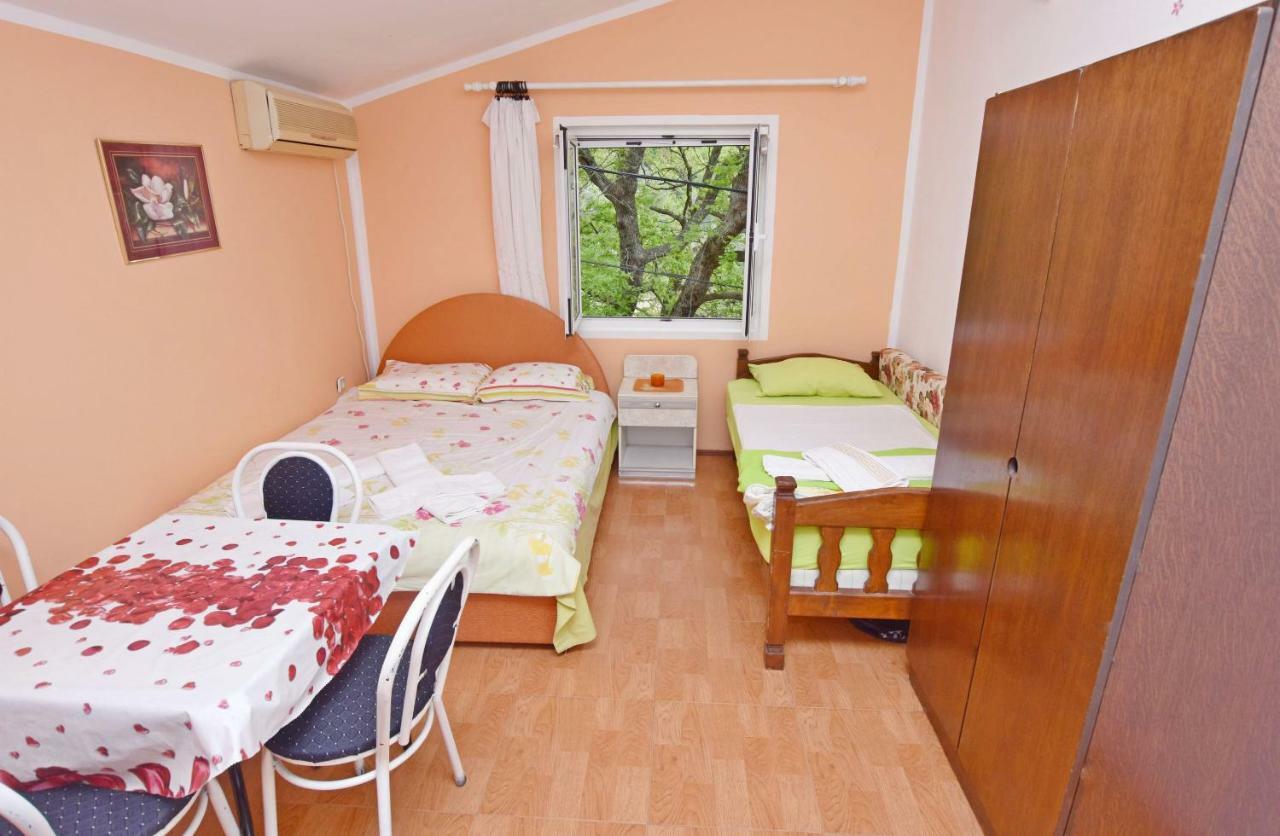 Apartments Siljak Petrovac Exteriör bild