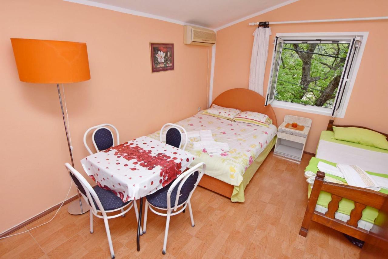 Apartments Siljak Petrovac Exteriör bild