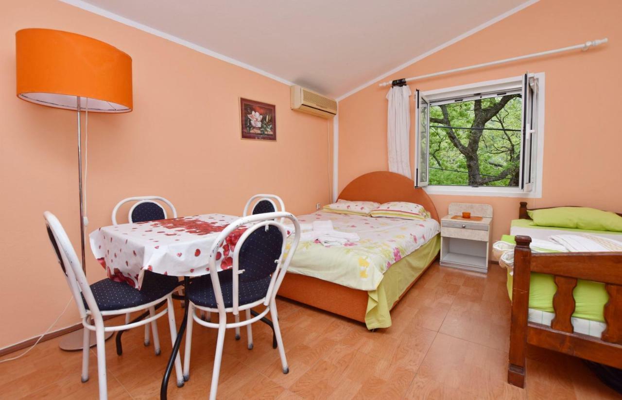 Apartments Siljak Petrovac Exteriör bild
